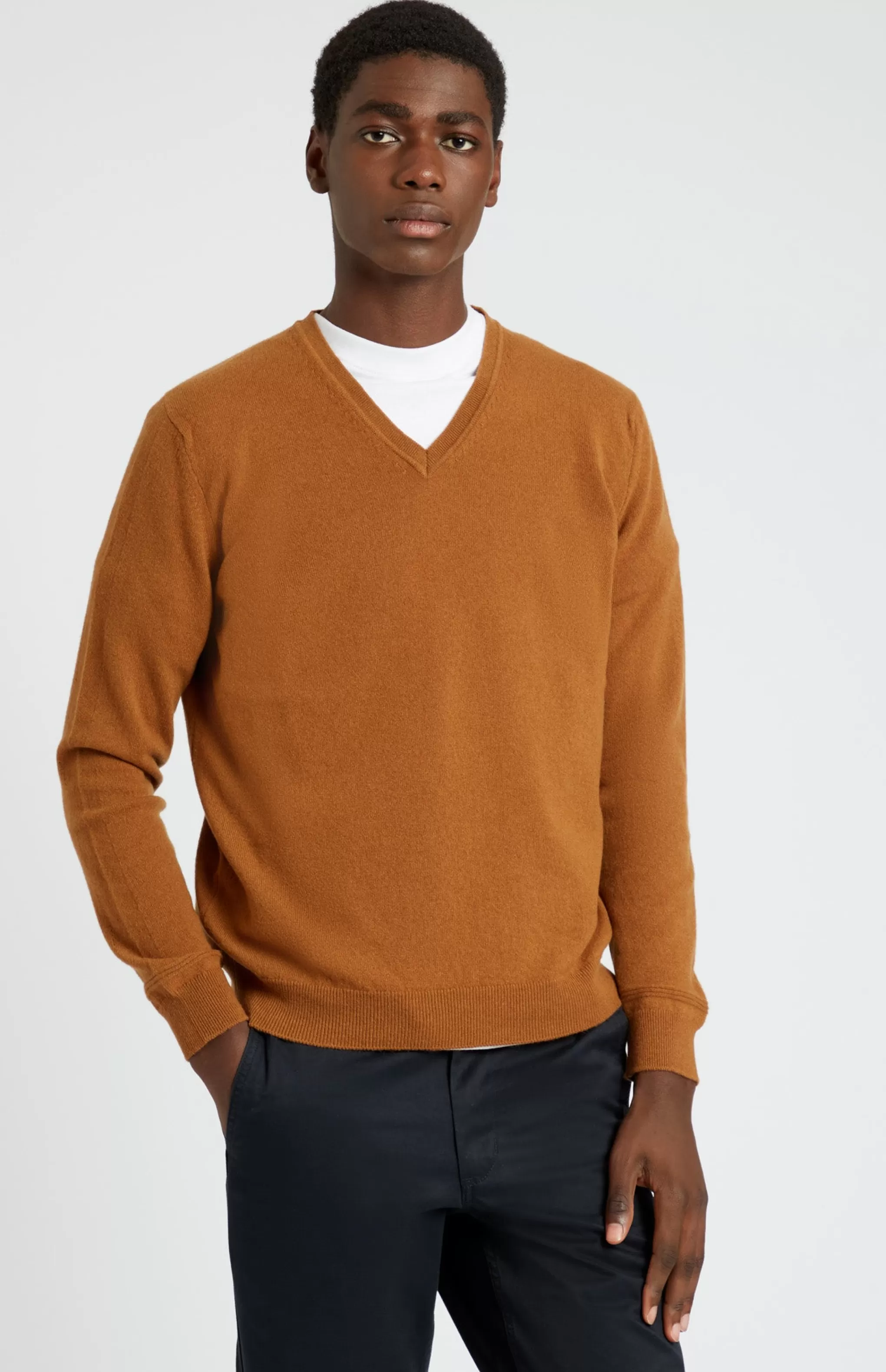 Cheap Classic V Neck Cashmere Jumper In Vicuna Men Made in Scotland