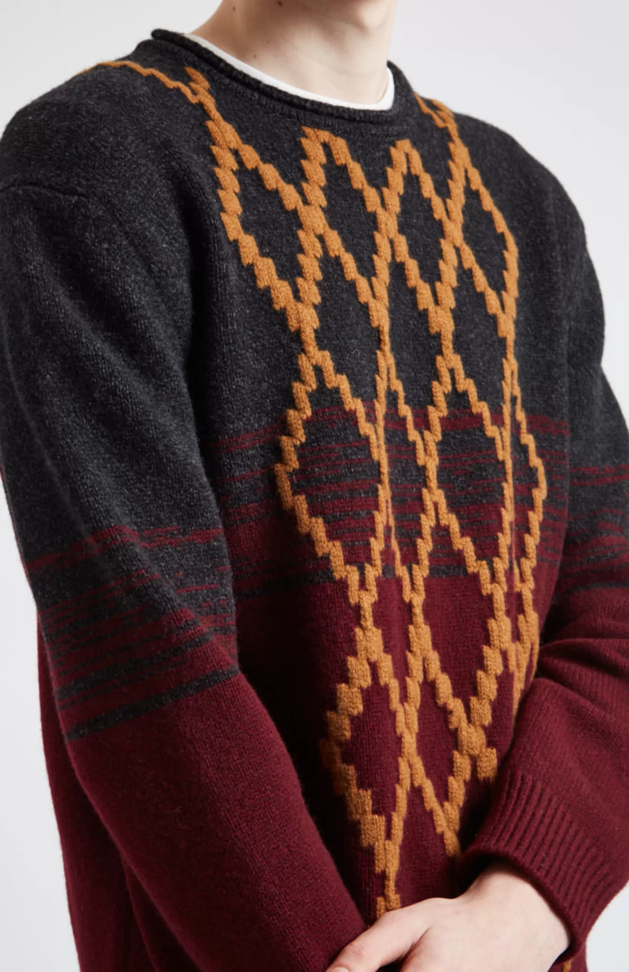 Store Lambswool Round Neck Jumper With Argyle Pattern And Degrade Effect In Charocal And Dark Claret Men Jumpers