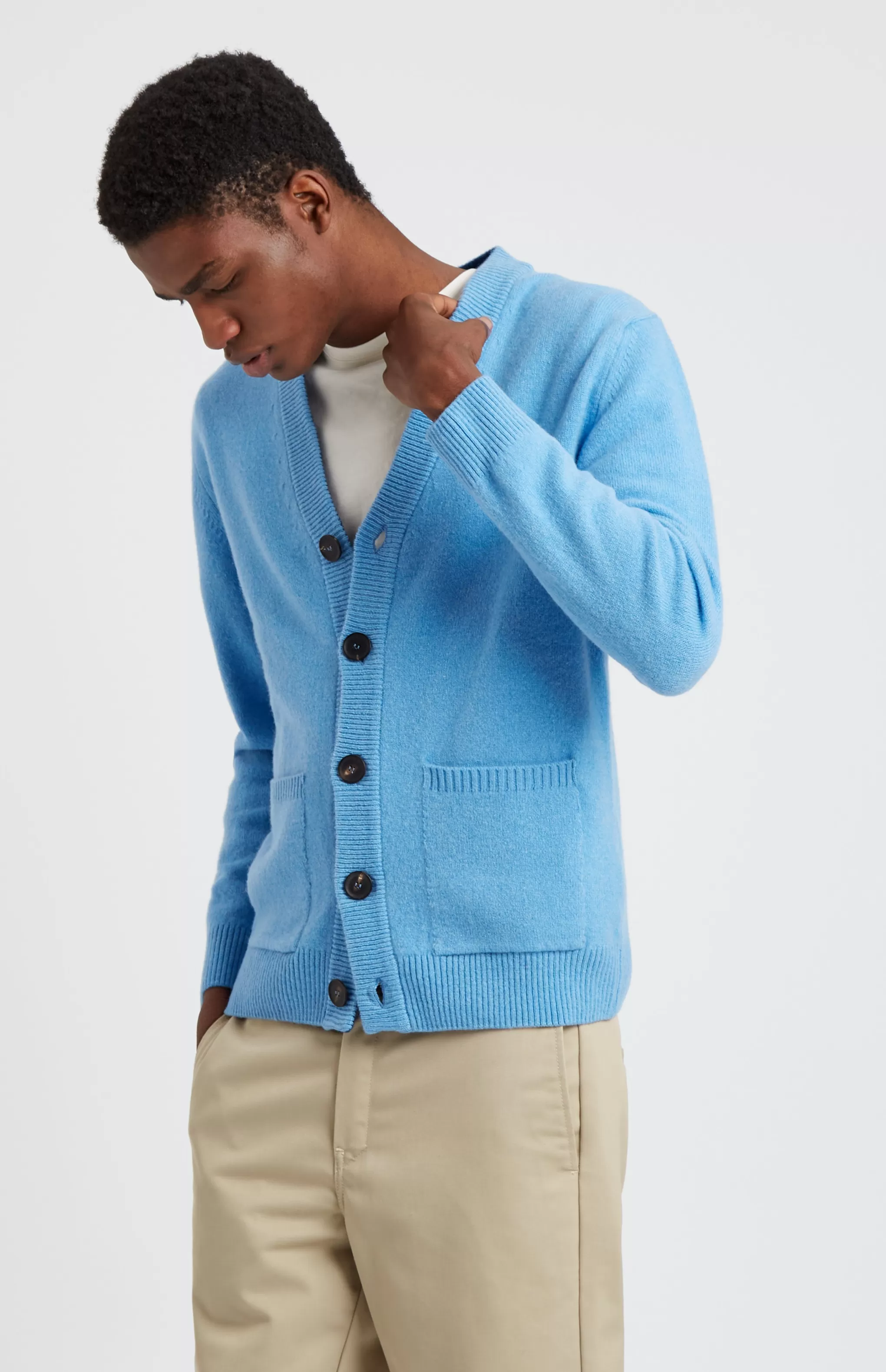 Hot Men's Lambswool V Neck Cardigan In Azure / Ink Men Best Sellers