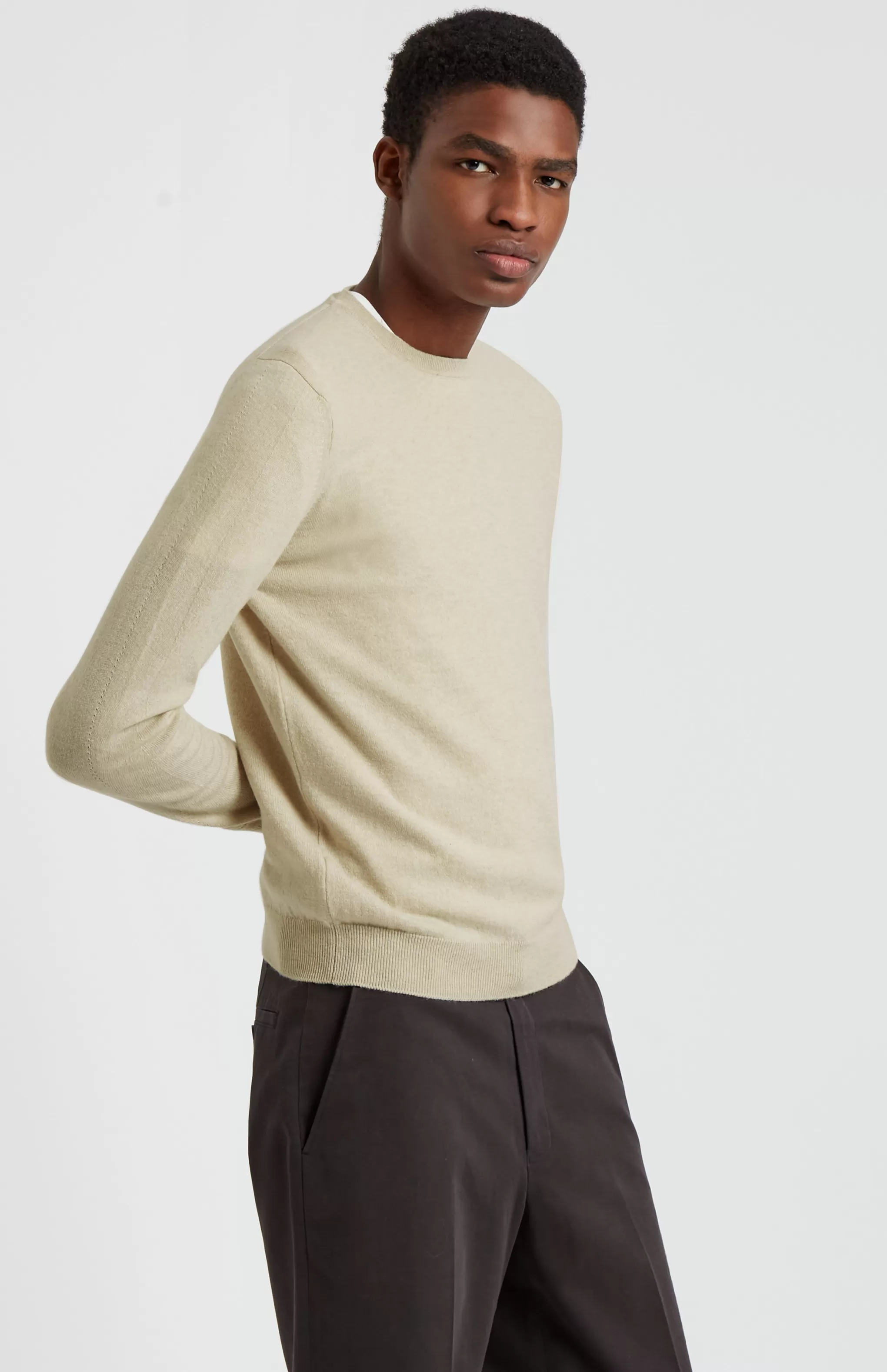 Store Men's Round Neck Cashmere Jumper In Light Natural Men Made in Scotland