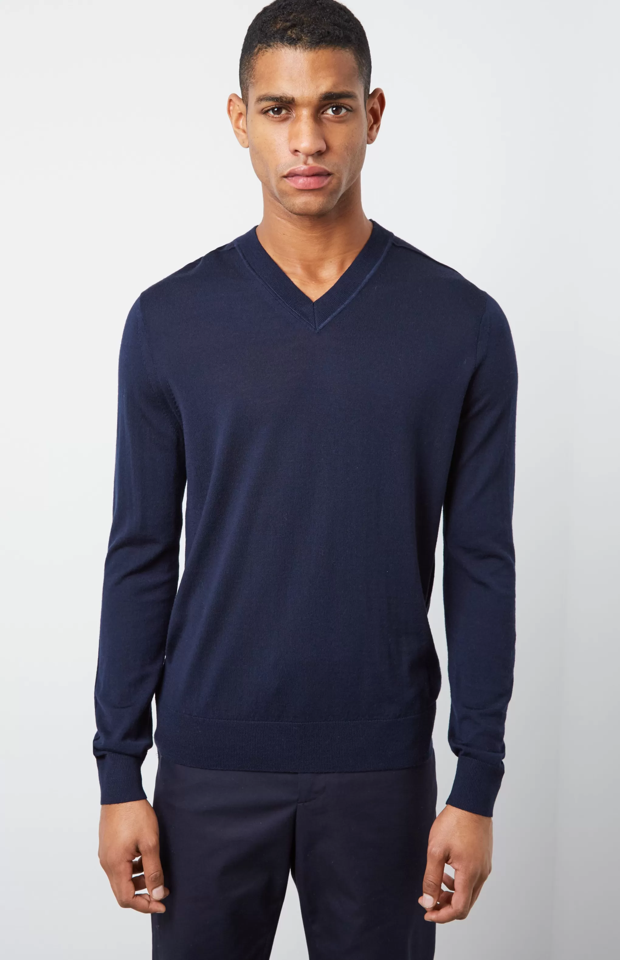 Best Merino Jumper In Navy Men V Neck Knits
