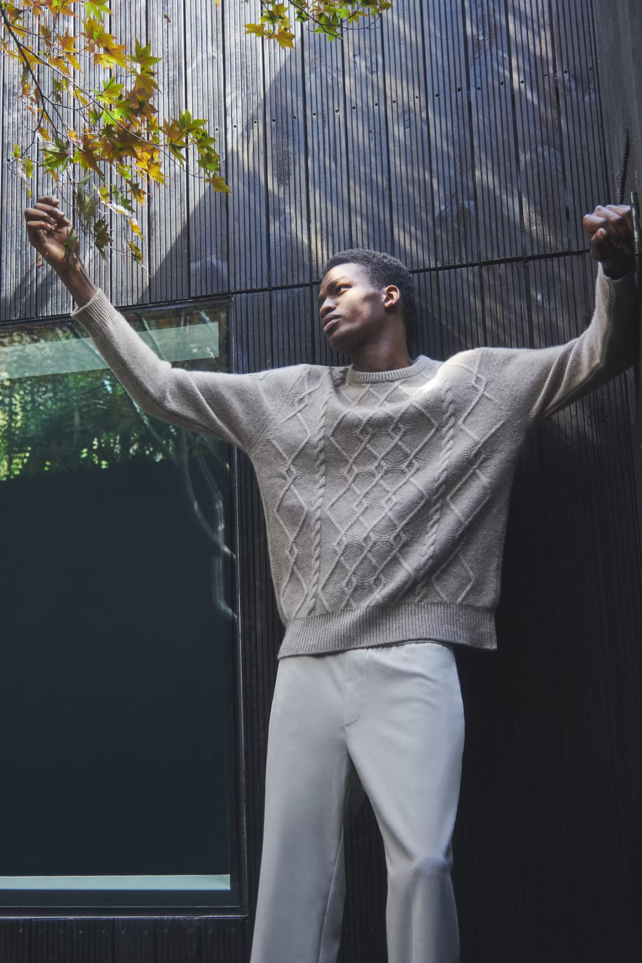 Best Round Neck Cable Stitch Cashmere Jumper In In Dark Natural Men Round Neck Knits