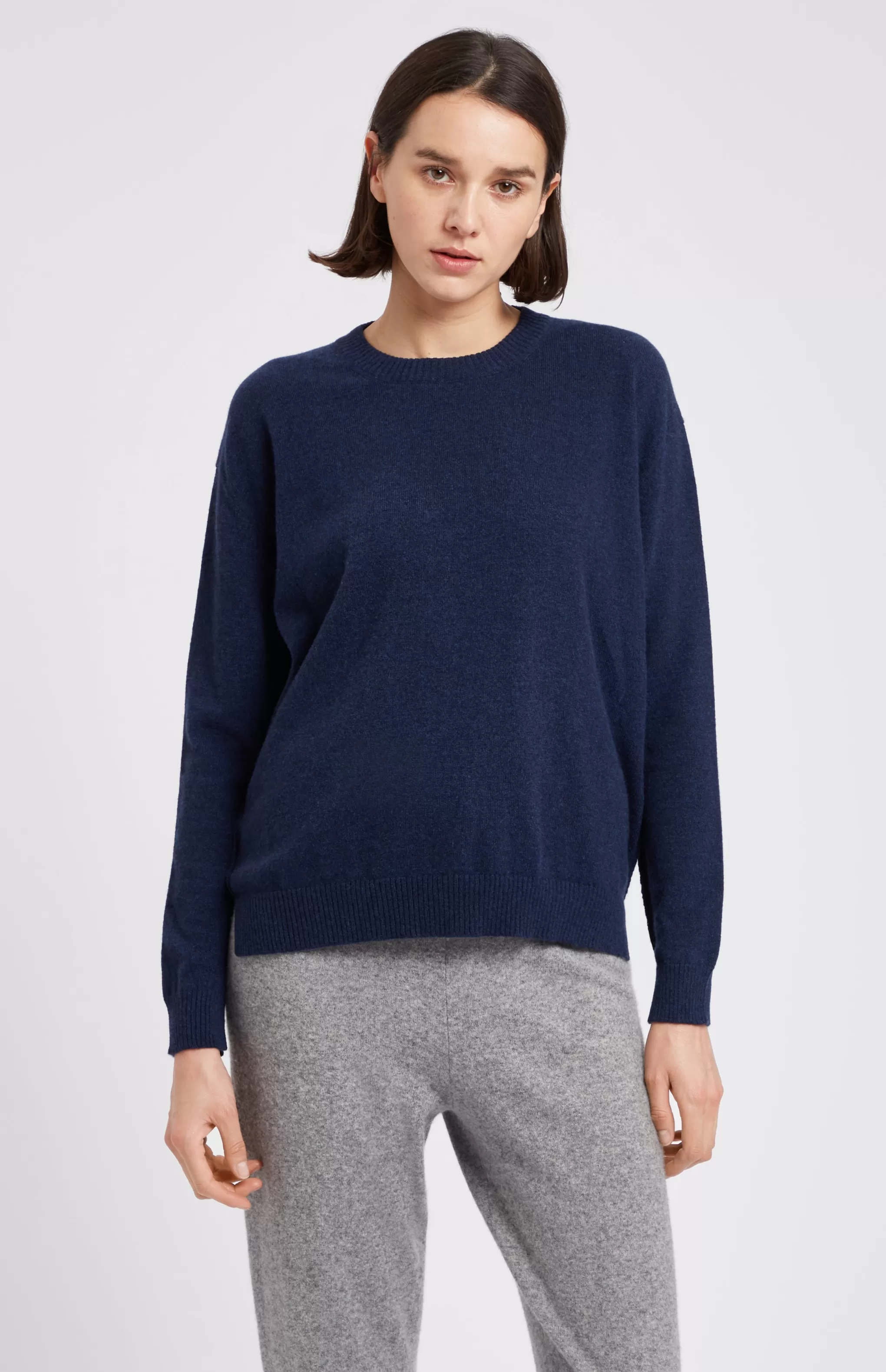 Shop Round Neck Cashmere Jumper In Inkwell Men/Women Cashmere
