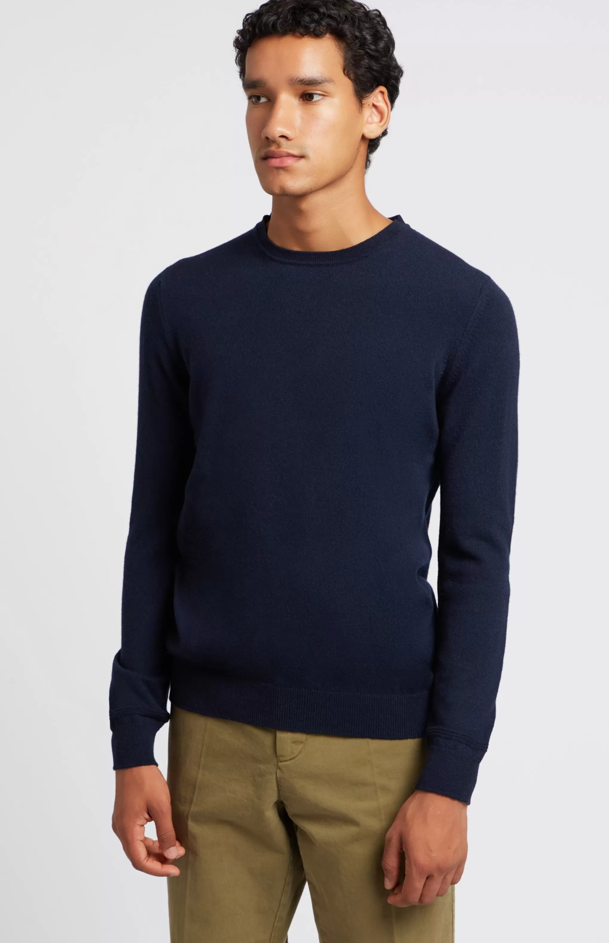 Fashion Scottish Cashmere Jumper In Navy Men Made in Scotland