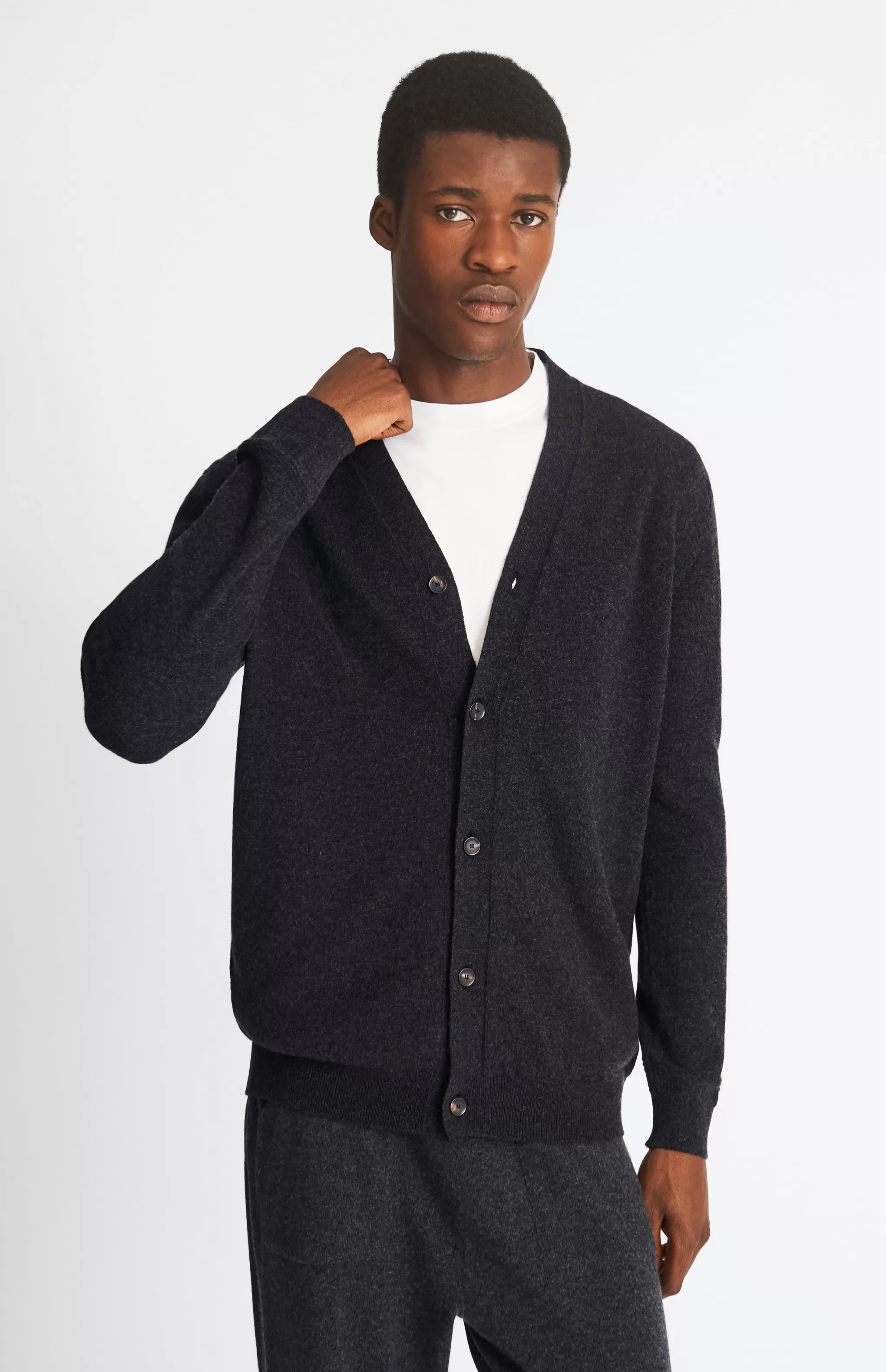 Fashion V Neck Cashmere Cardigan In Charcoal Men V Neck Knits