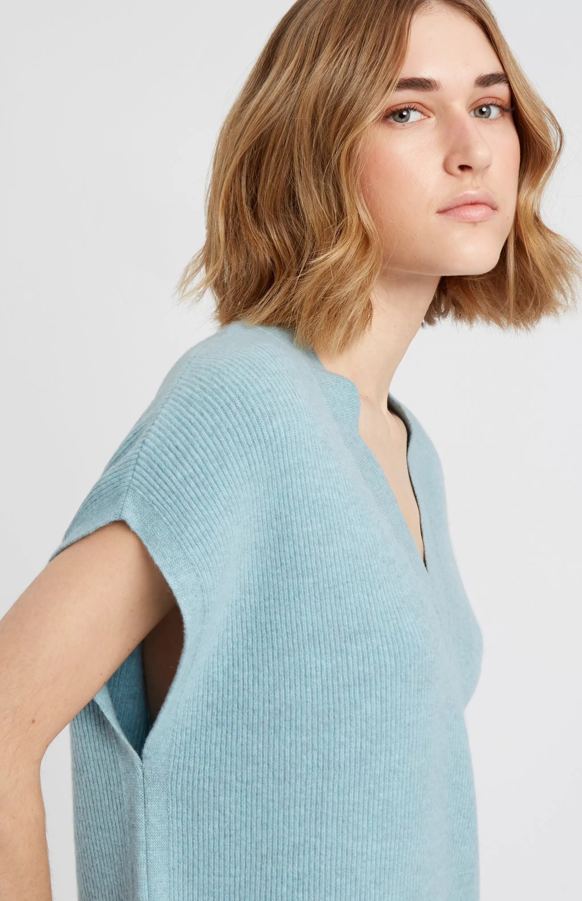 Discount Women's Cashmere Blend V Neck Sleeveless Jumper In Aqua Melange Men/Women Medium Weight Knits