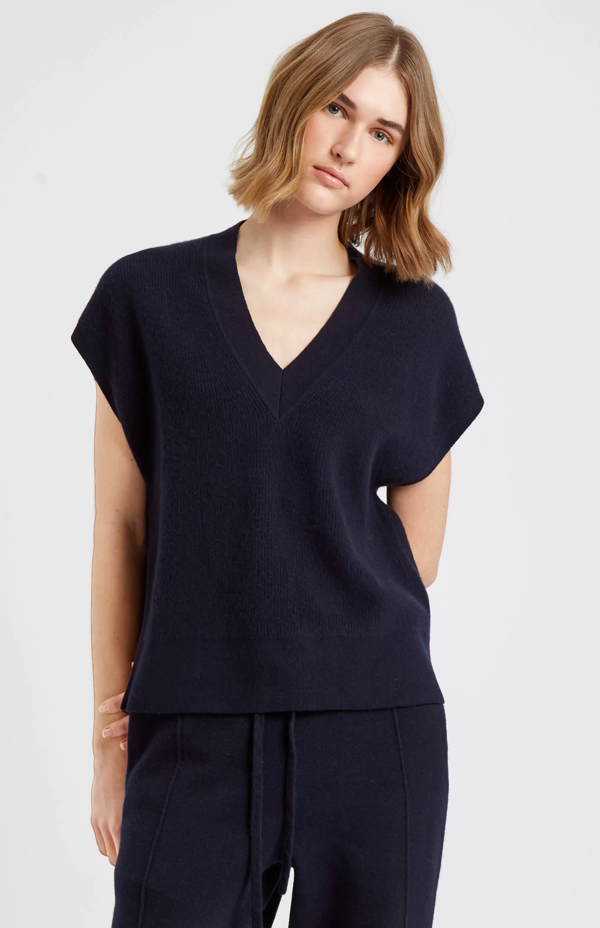 Sale Women's Cashmere Blend V Neck Sleeveless Jumper In Indigo Men/Women Vests