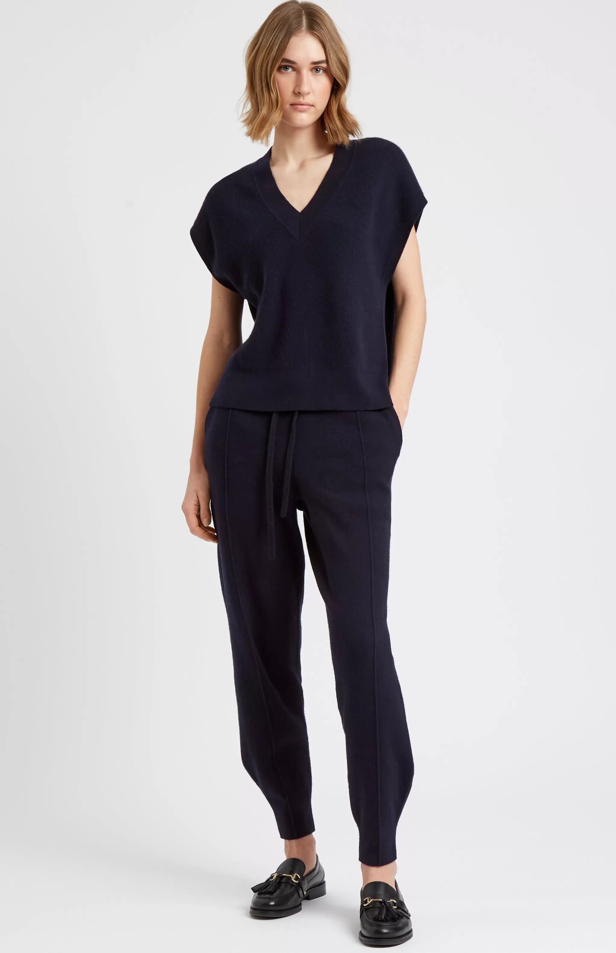Fashion Women's Cashmere Blend V Neck Sleeveless Jumper In Indigo Men/Women Light Weight Knits