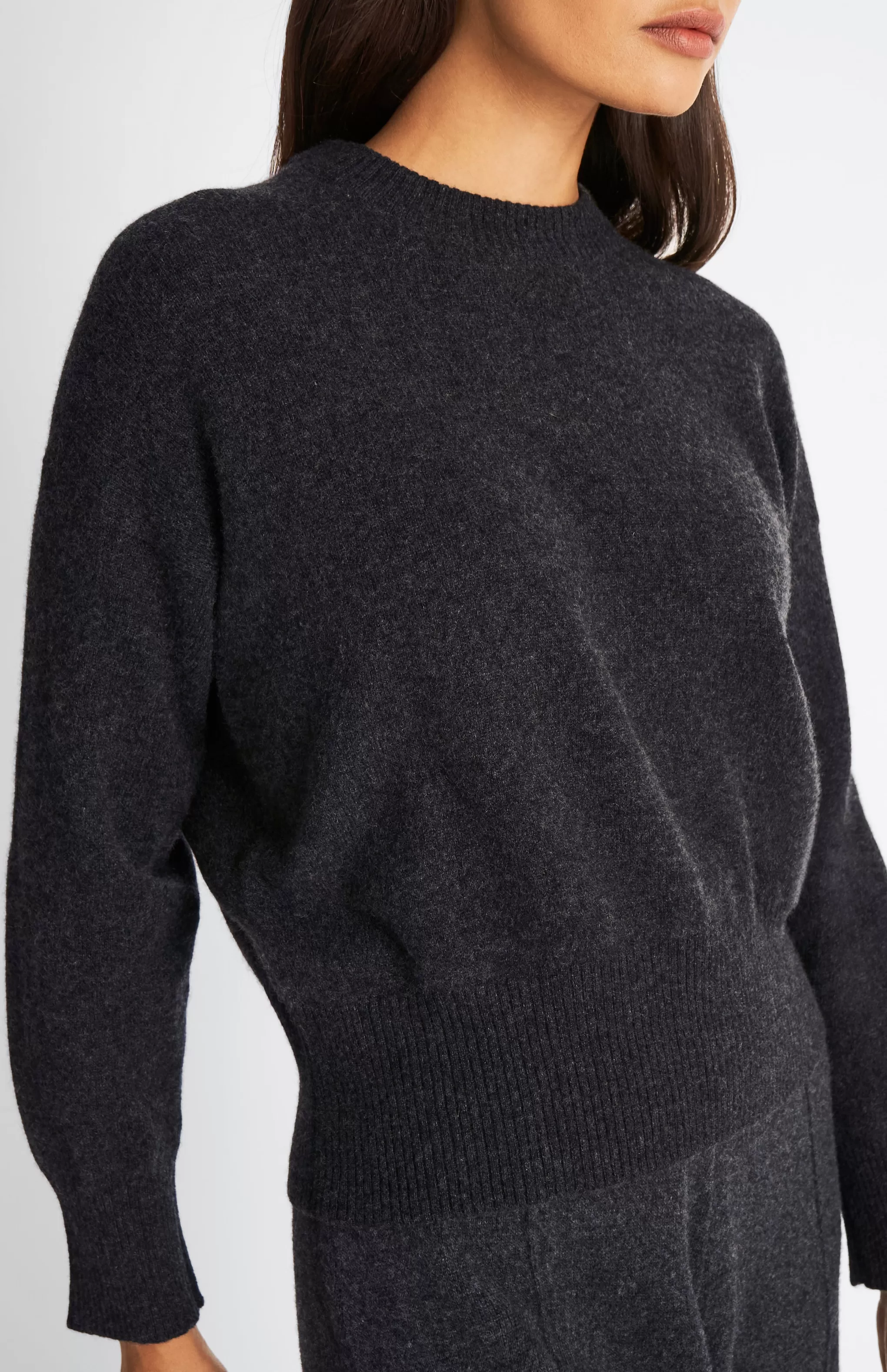 Sale Women's Lightweight Round Neck Cashmere Jumper In Charcoal Men/Women Best Sellers