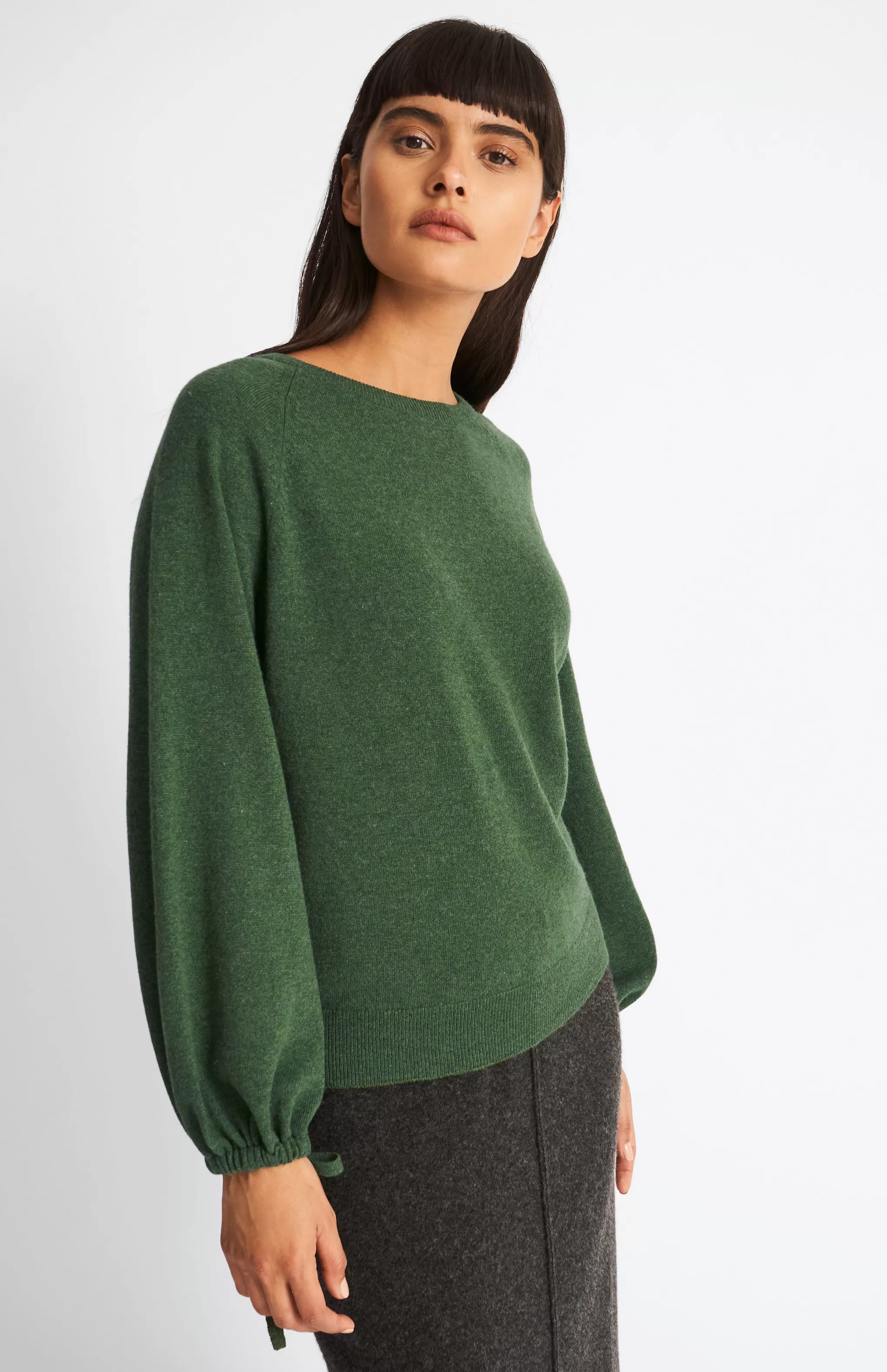 Fashion Women's Lightweight Round Neck Cashmere Jumper In Moss Green Men/Women Made in Scotland