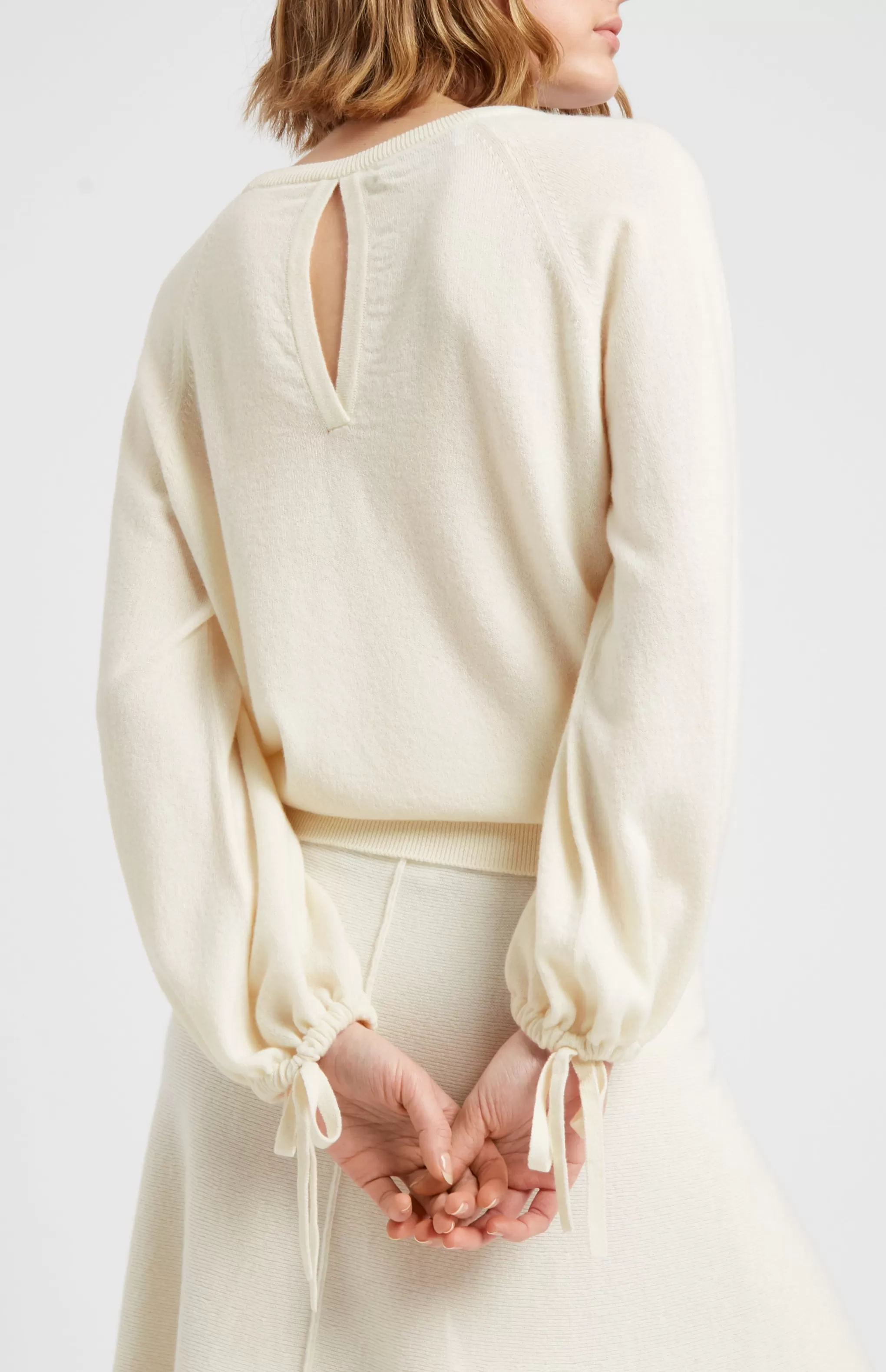 Discount Women's Lightweight Round Neck Cashmere Jumper In Off White Men/Women Classic Cashmere