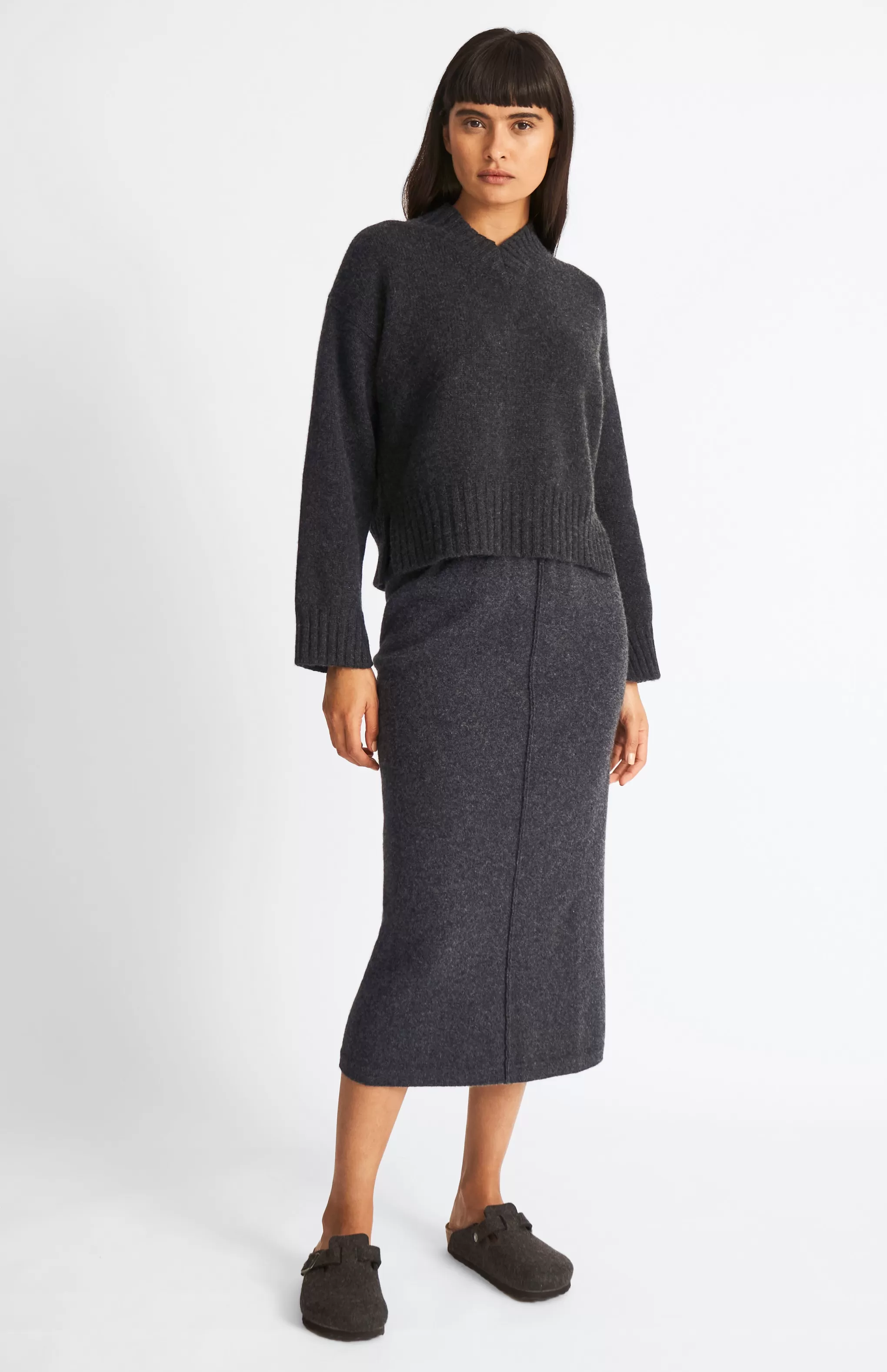 Best Sale Women's V Neck Cosy Cashmere Jumper In Charcoal Men/Women Best Sellers