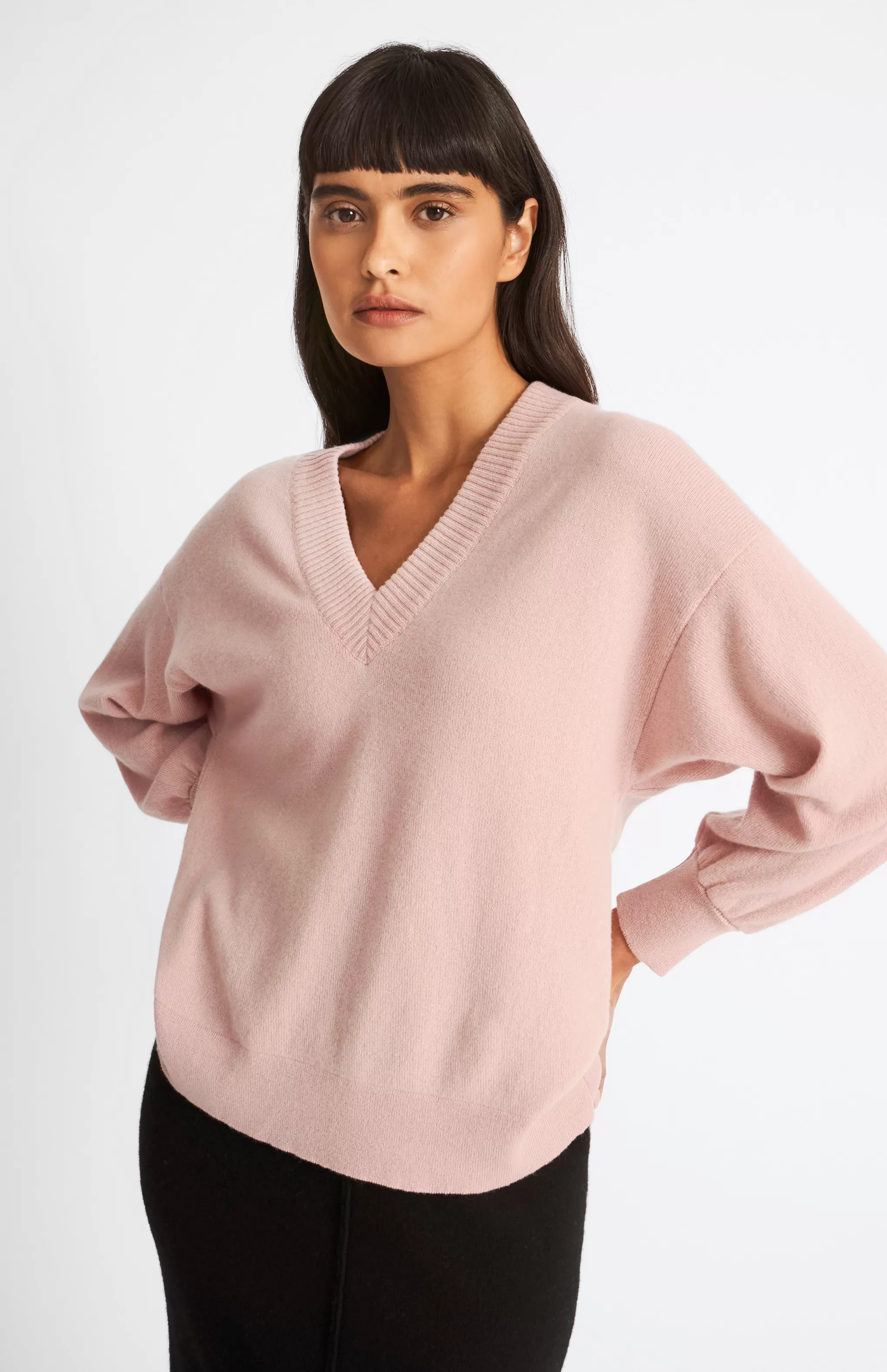 Shop Women's V Neck Lightweight Cashmere Jumper In Dusty Pink Men/Women Made in Scotland