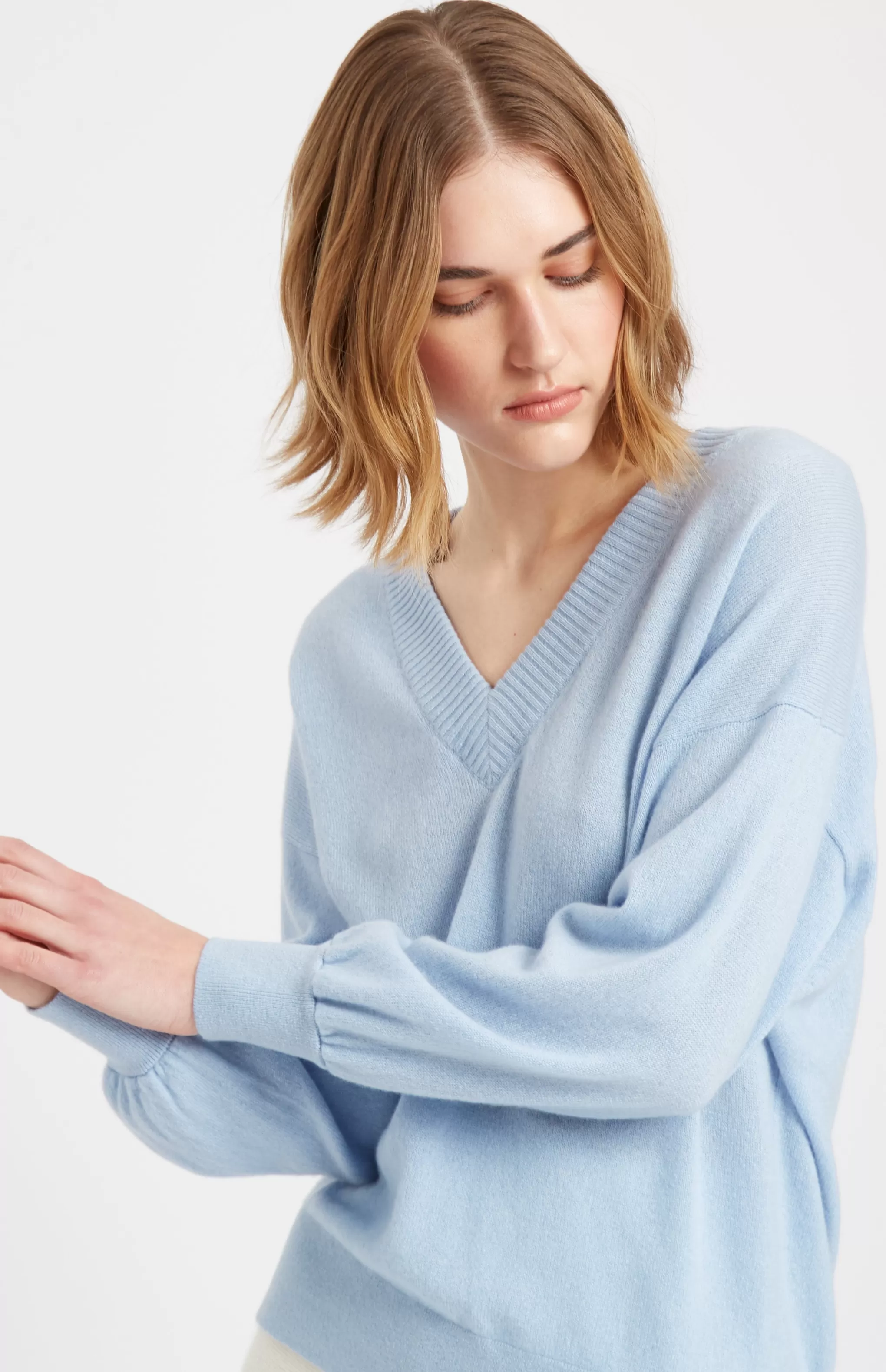 Flash Sale Women's V Neck Lightweight Cashmere Jumper In Mirage Blue Men/Women Classic Cashmere