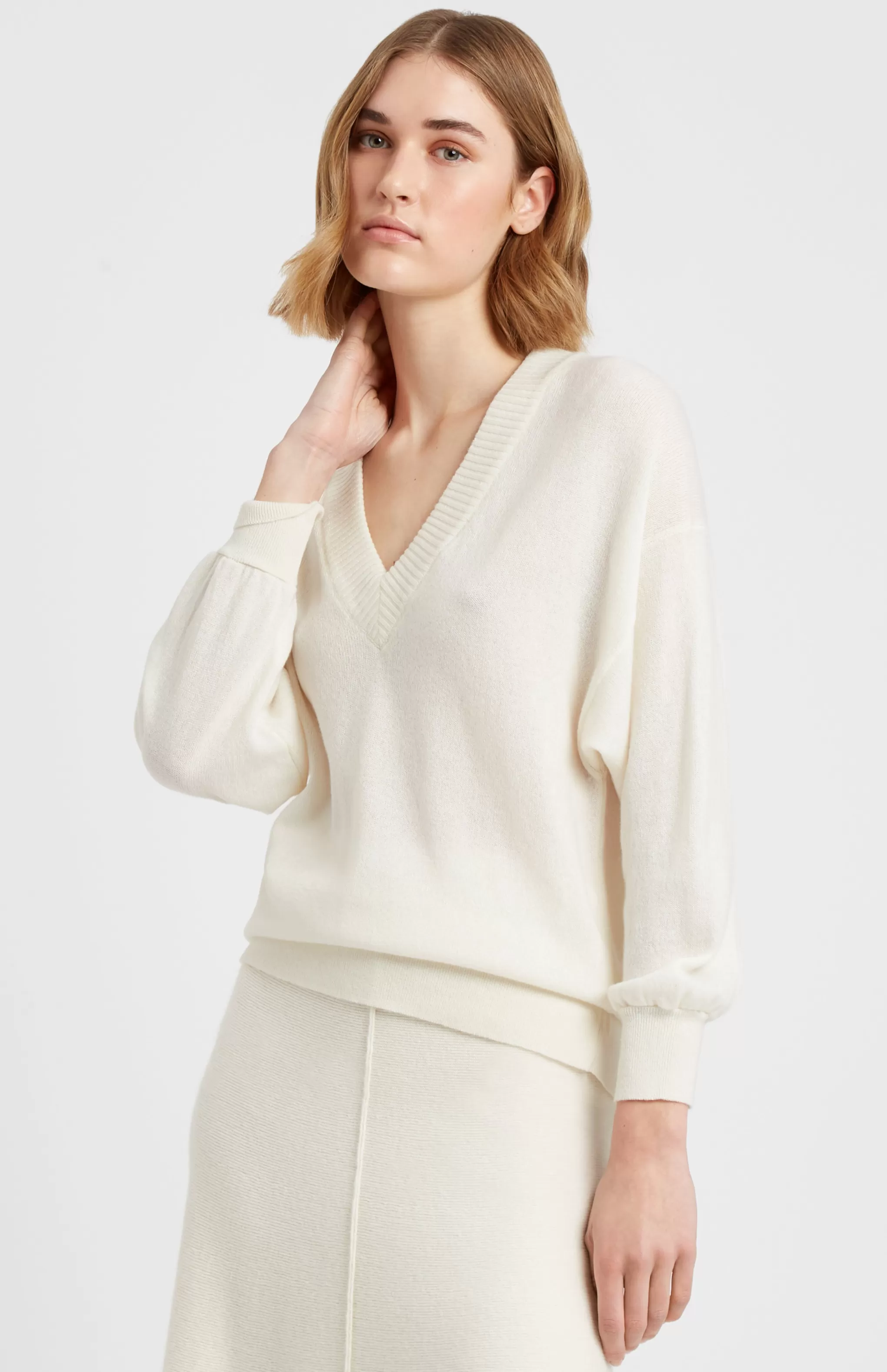 Best Women's V Neck Lightweight Cashmere Jumper In Off White Men/Women Classic Cashmere